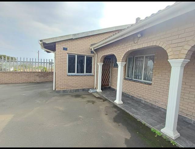 4 BEDROOM HOUSE FOR SALE IN STONEBRIDGE